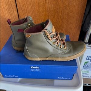 Keds women’s Olive Green High-Top Sneakers MM